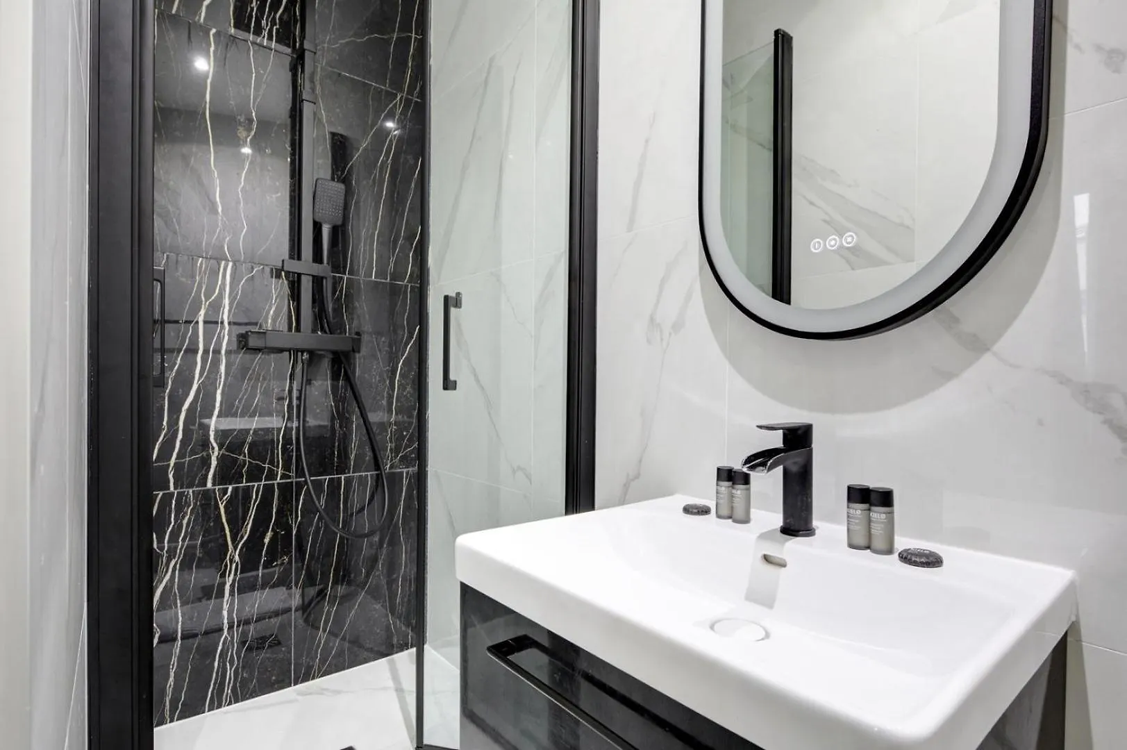 La Plume Suite A Haven Of Peace In Montorgueil Parijs
