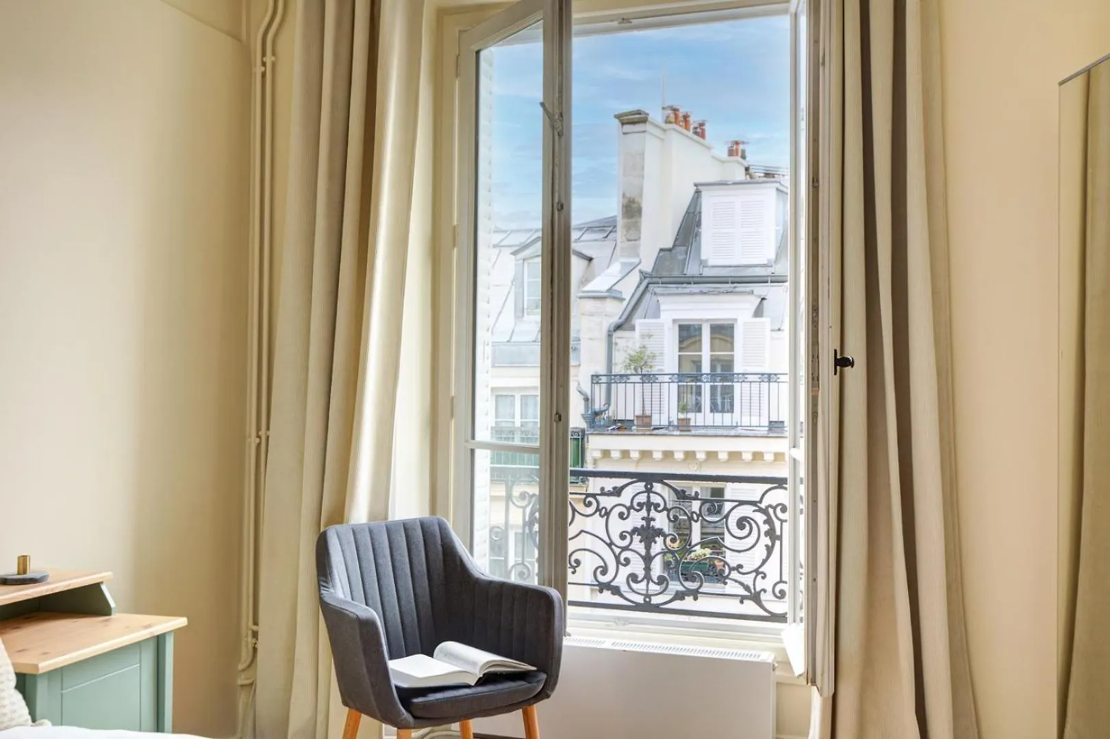 La Plume Suite A Haven Of Peace In Montorgueil Париж 0*,  Франция