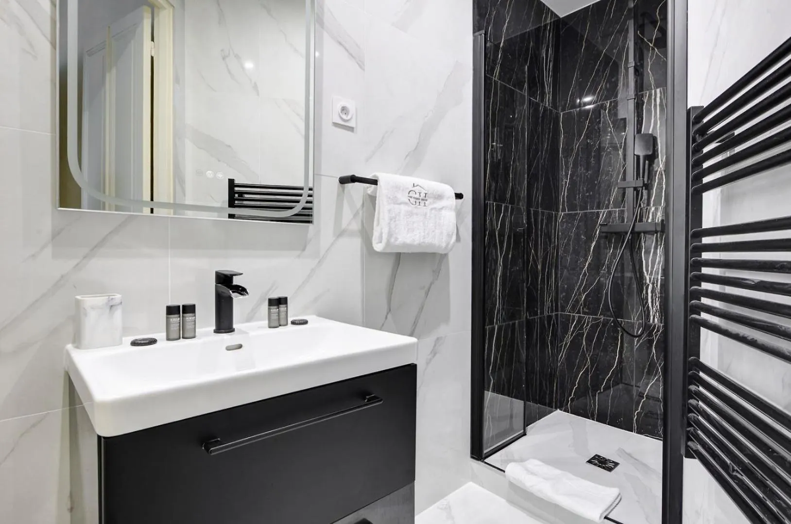 Апартаменты La Plume Suite A Haven Of Peace In Montorgueil Париж Франция