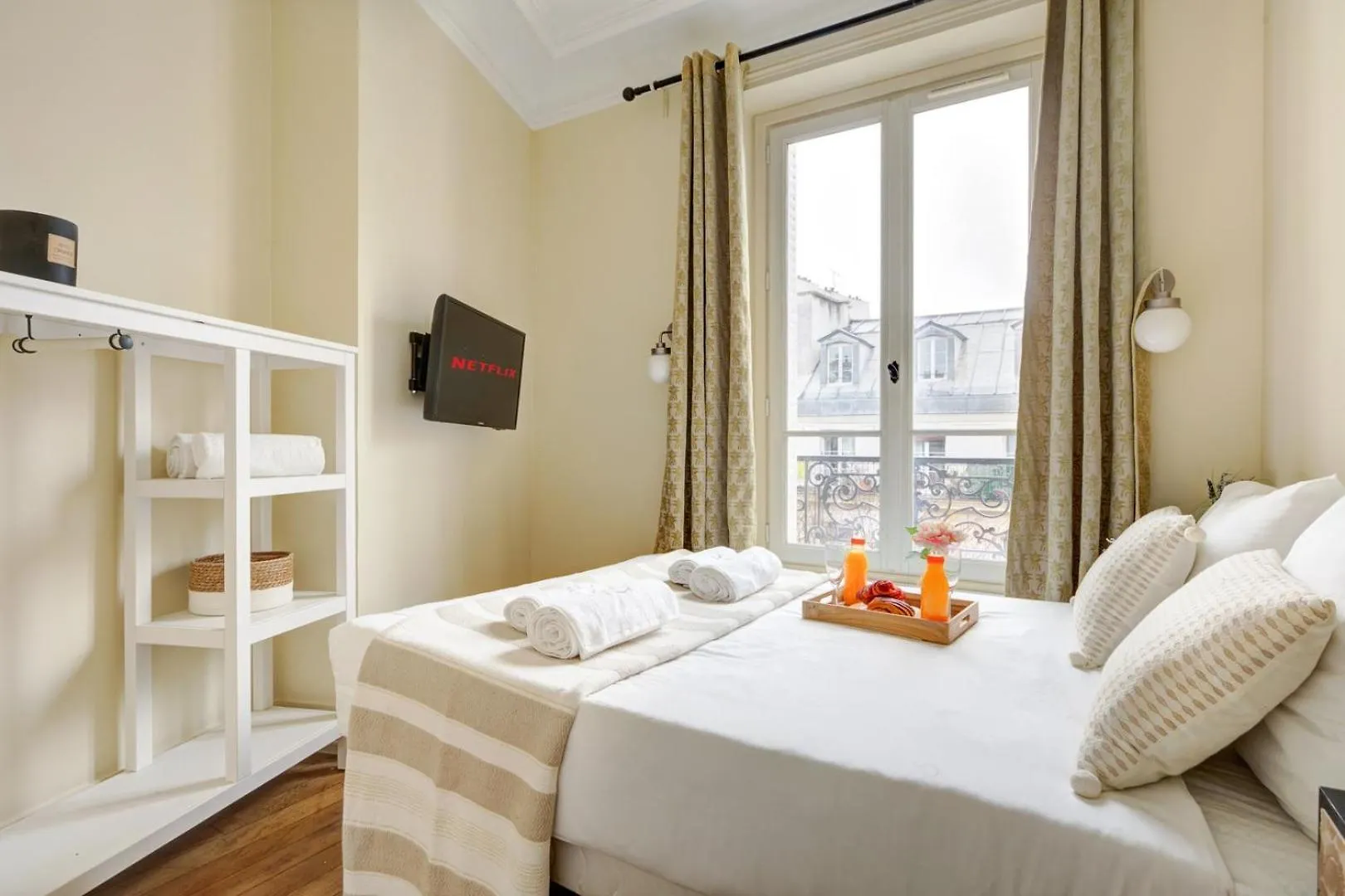 Апартаменты La Plume Suite A Haven Of Peace In Montorgueil Париж