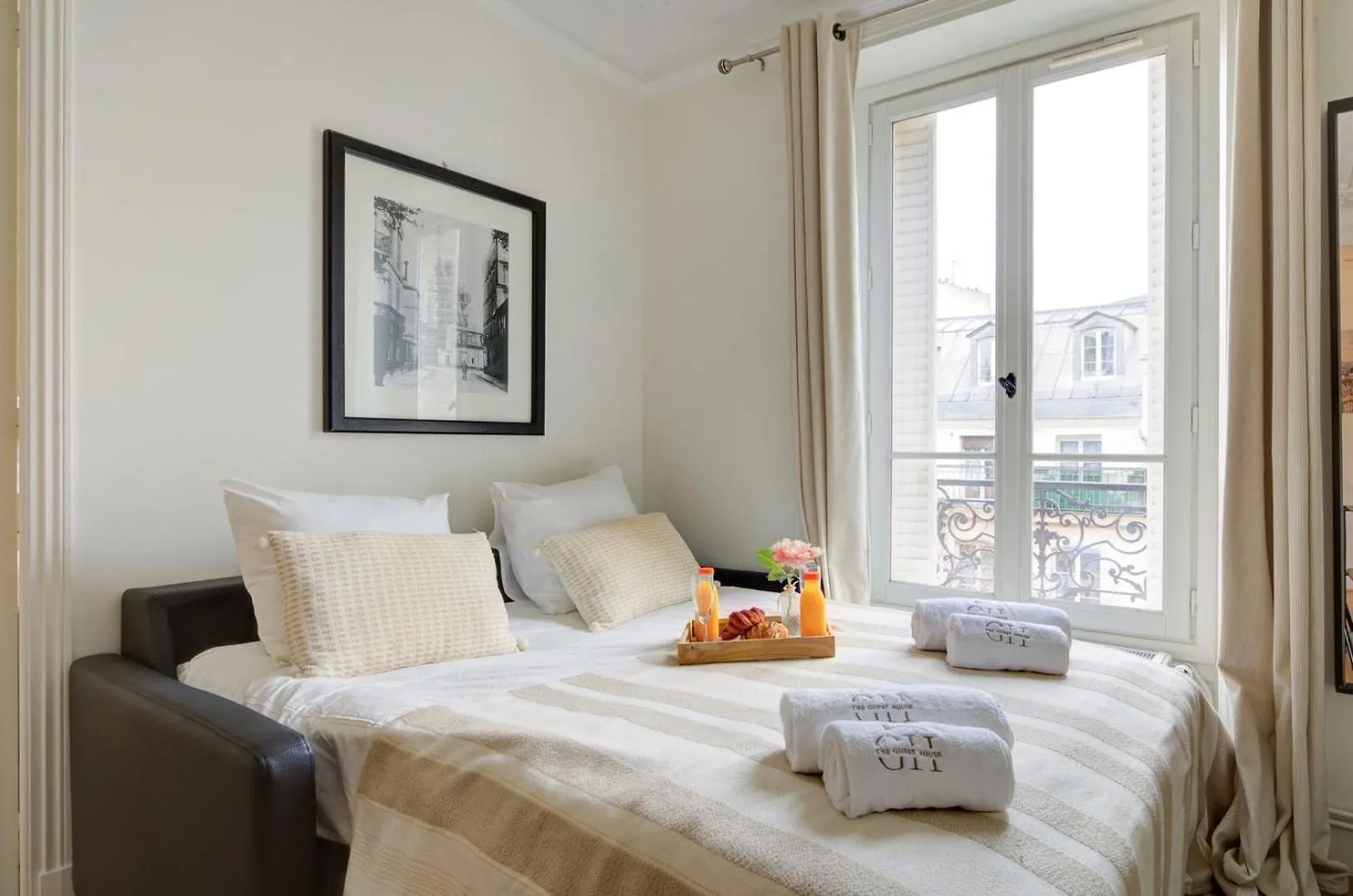 Апартаменты La Plume Suite A Haven Of Peace In Montorgueil Париж